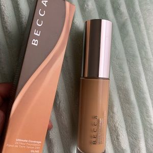 Becca ultimate coverage foundation shade: Olive